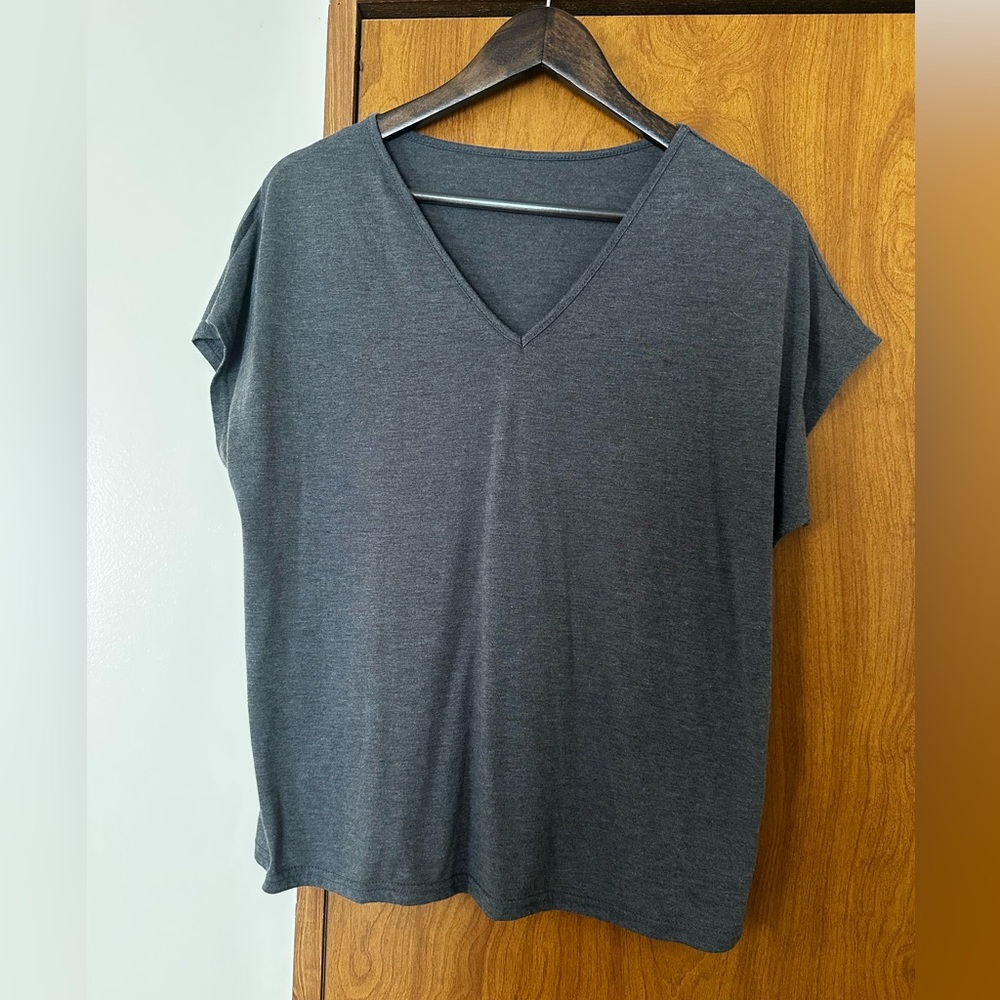 SHEIN V NECK TEE
